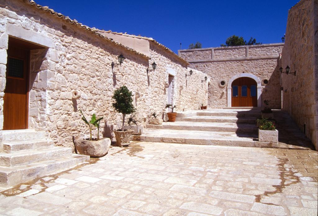 Agriturismo Al Casale Доннафугата Экстерьер фото